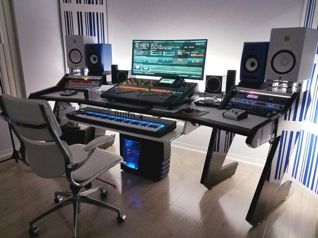 Making the Most of Your Music Studio Desk Place post thumbnail image