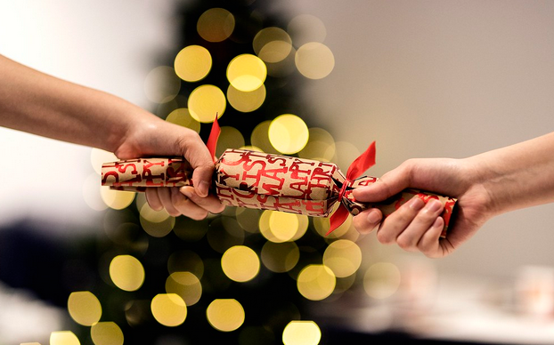 Celebrate with a Bang: Colorful Christmas Crackers for Everyone post thumbnail image